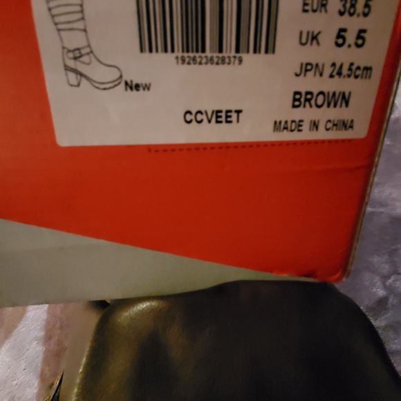 Boots - Picture 6 of 10